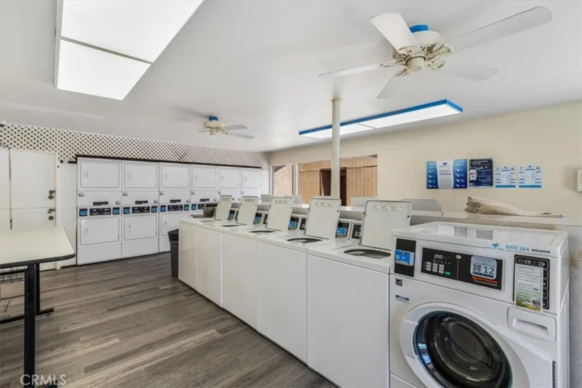 278 N Wilshire #129 photo 35