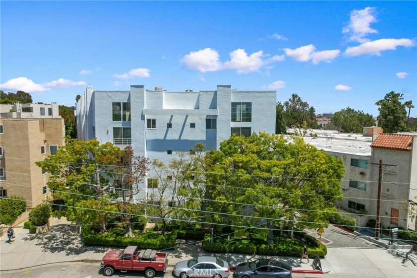520 S Barrington Avenue #116 photo 36