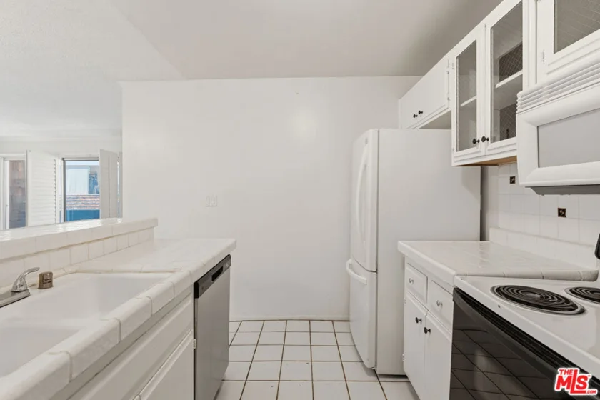5414 Newcastle Avenue #19 photo 6