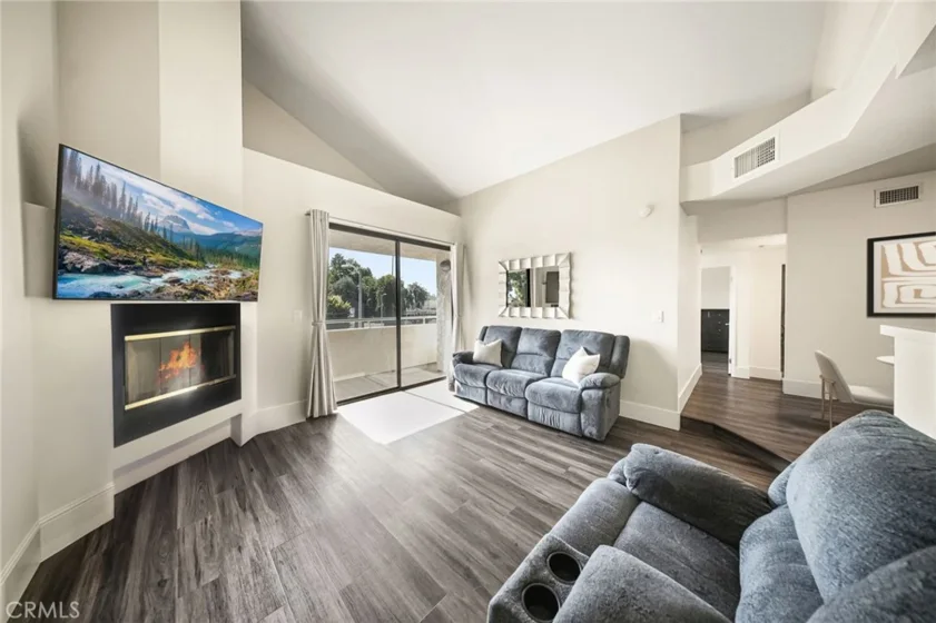 19009 Sherman Way #81 photo 1