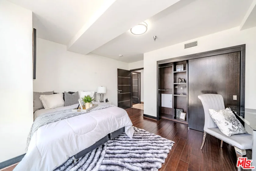 702 S Serrano Avenue #605 photo 24