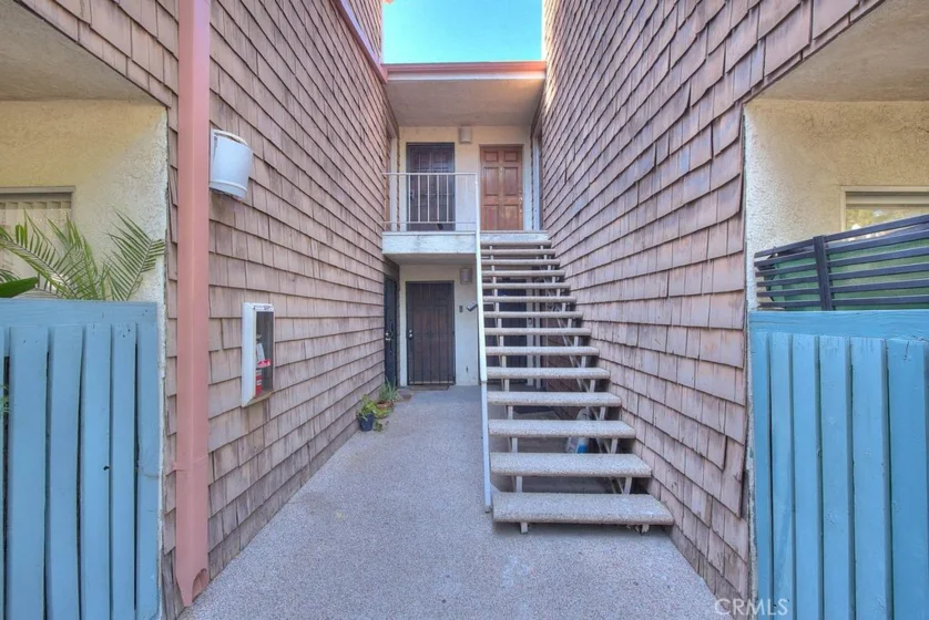 5700 Etiwanda #212 photo 3