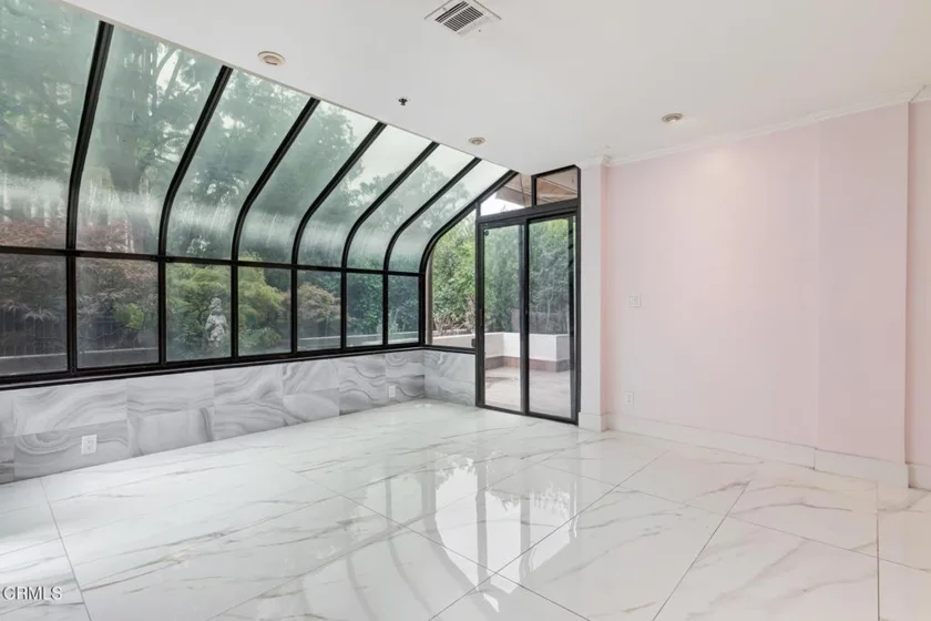 121 S Hope Street #11 photo 33