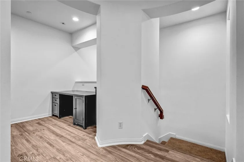 231 Lonetree photo 10