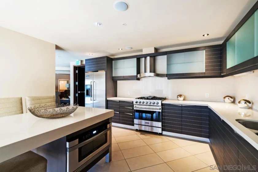 1325 Pacific Highway #313 photo 47