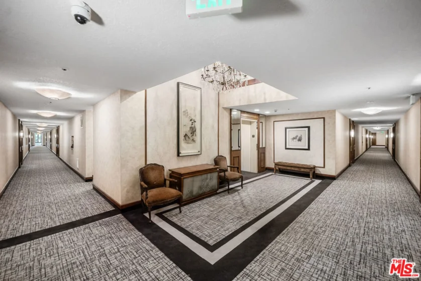 121 S Hope Street #517 photo 53