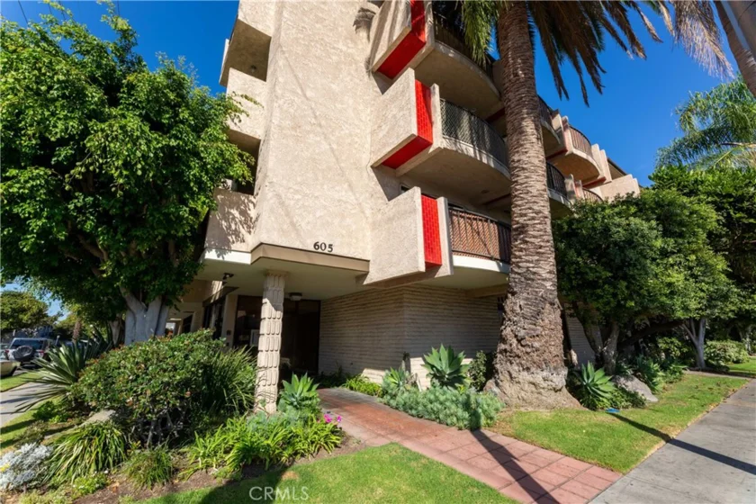 605 Redondo Avenue #308 photo 1