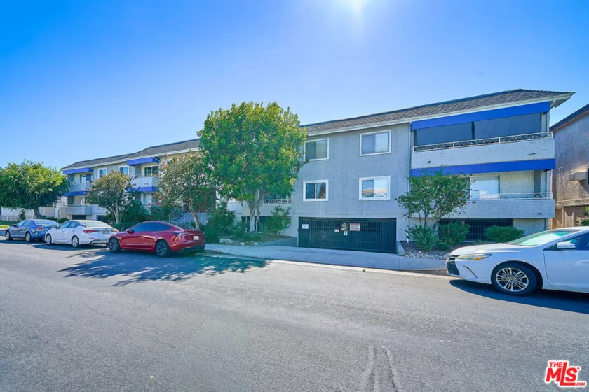 5437 Corteen Place #212 photo 22