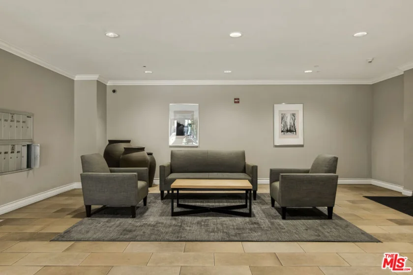 837 N Hudson Avenue #402 photo 26