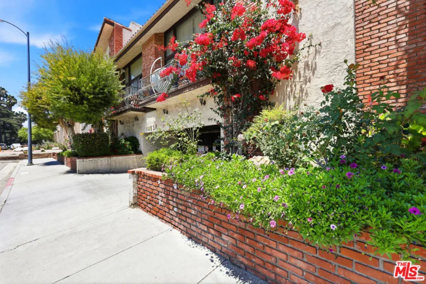 14937 Sherman Way #2 photo 55
