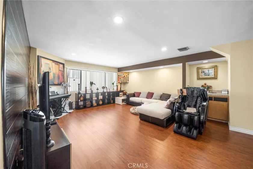 554 E San Jose #203 photo 28