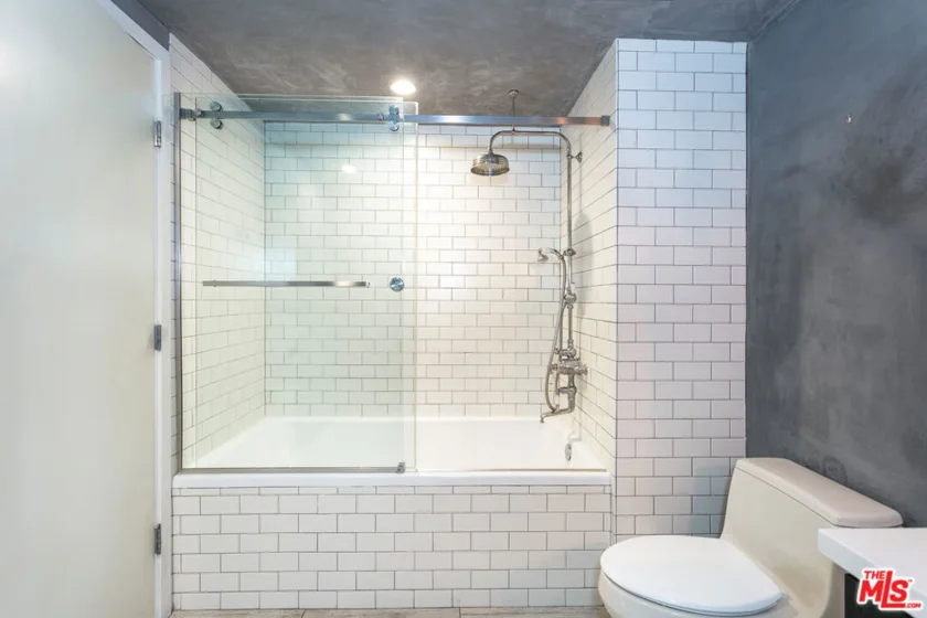 527 Molino Street #202 photo 17