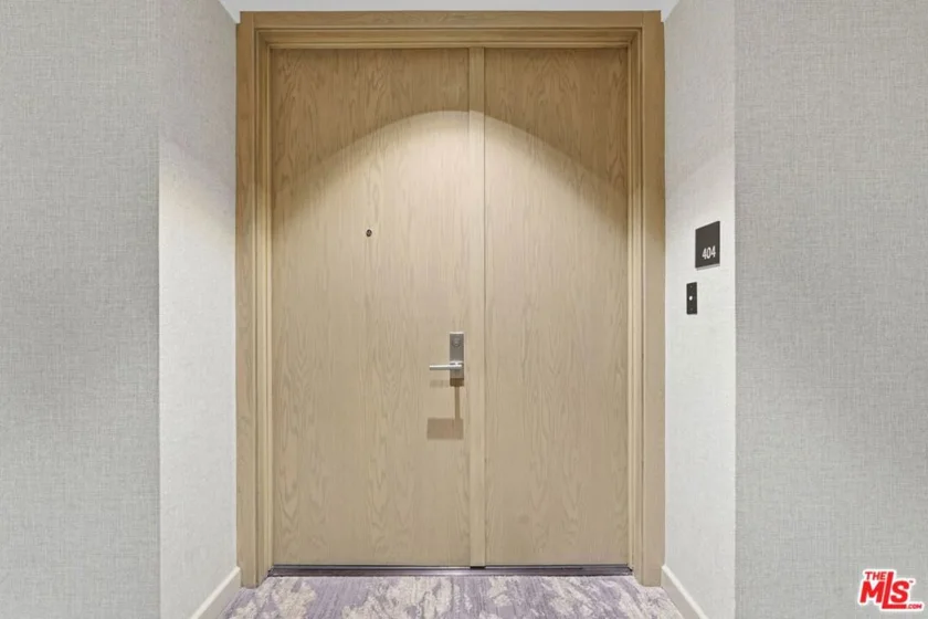 10560 Wilshire Boulevard #404 photo 36