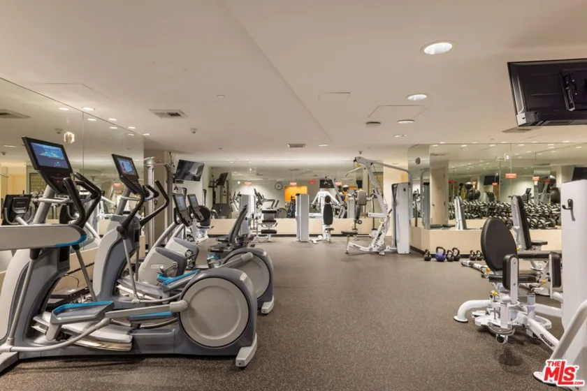 13600 Marina Pointe Drive #604 photo 29