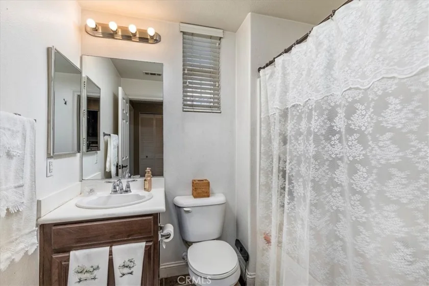 44972 Bellflower photo 29