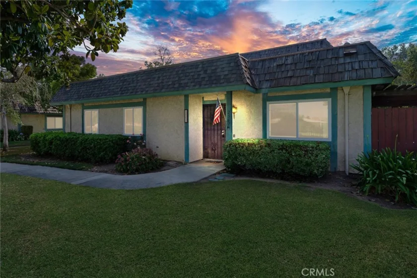 2567 Gonzaga Lane photo 1