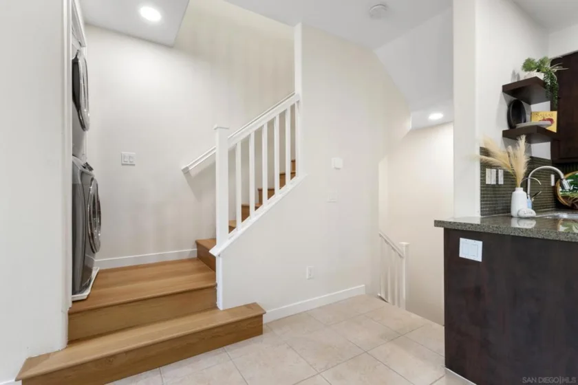 2104 Cosmo Way photo 26