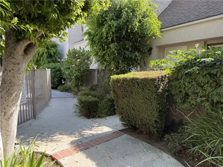 15221 Magnolia #E photo 5