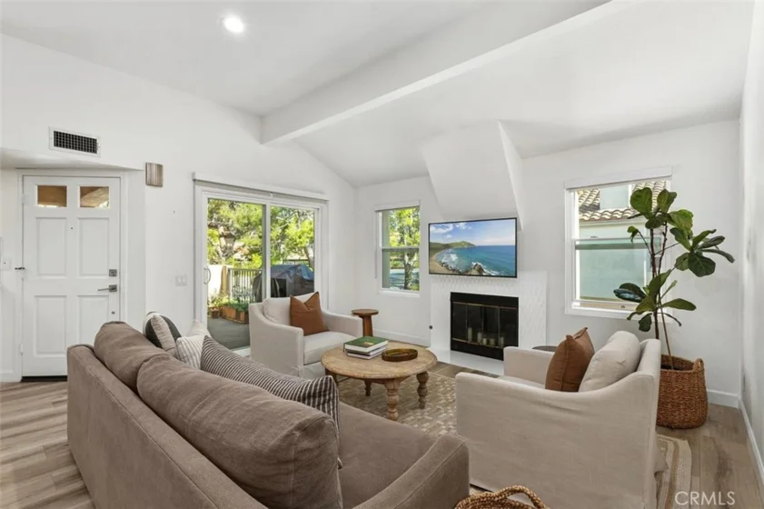 24 Corsica Drive photo 1