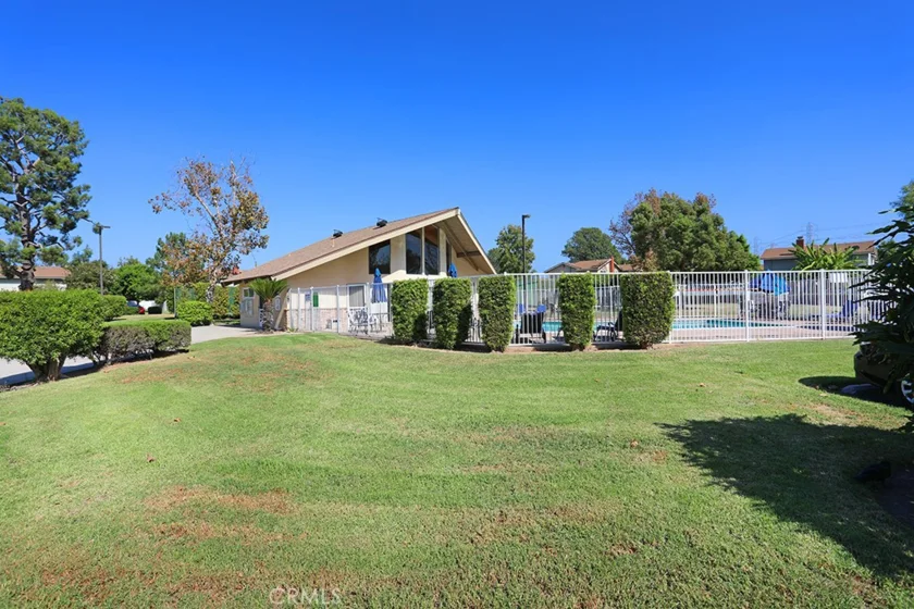 700 E Taft #22 photo 34