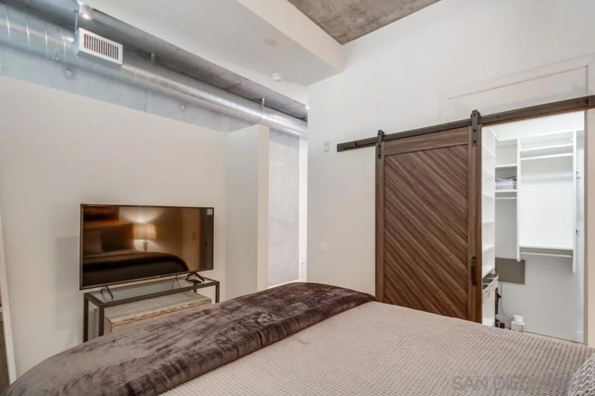 1025 Island #205 photo 10