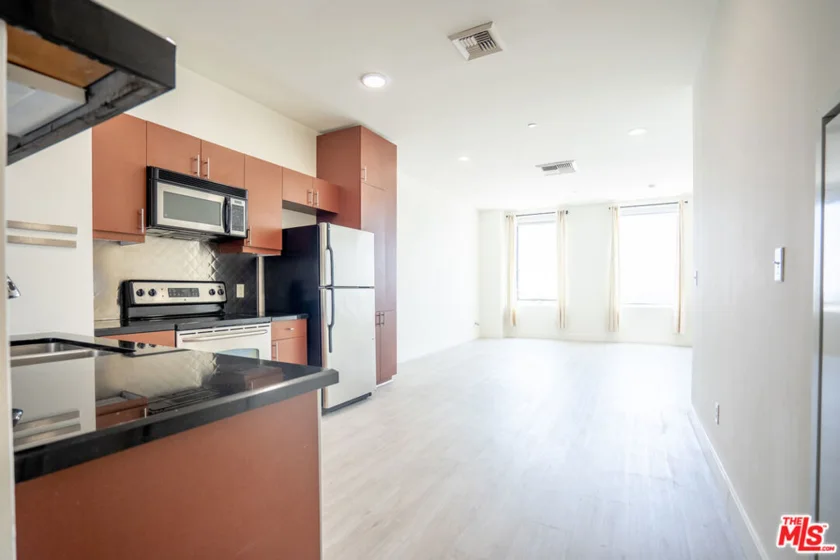 3810 Wilshire Boulevard #1209 photo 4
