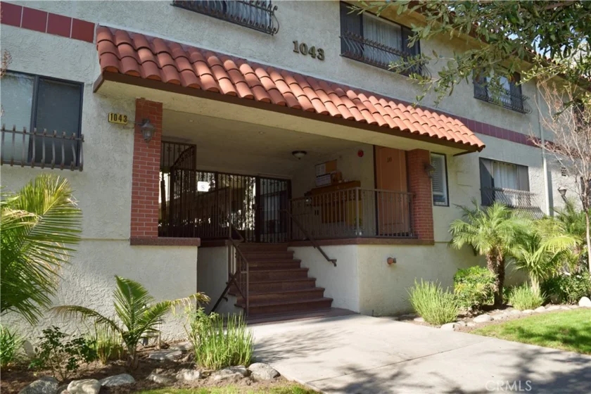 1043 Thompson Avenue #13 photo 1