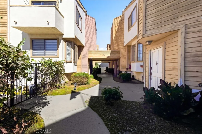 14715 Saticoy Street #14 photo 2