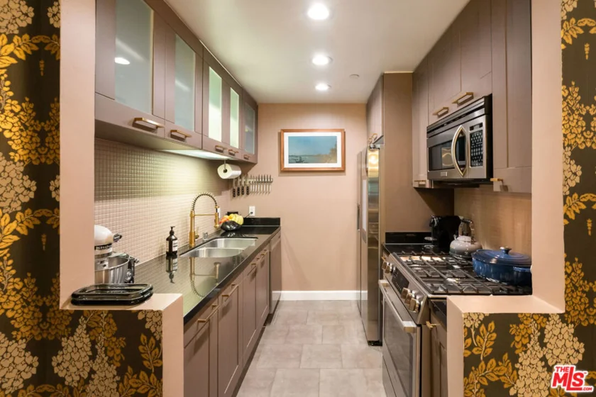 585 N Rossmore Avenue #407 photo 29