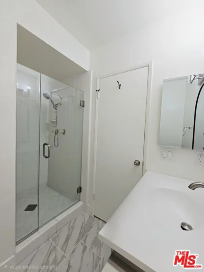 1262 S Barrington Avenue #204 photo 10