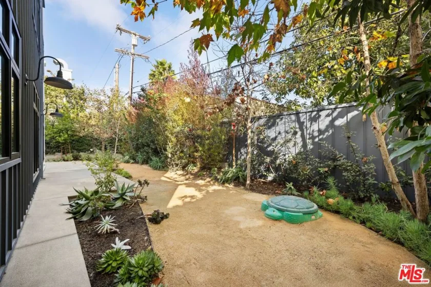 1037 21st Street photo 16