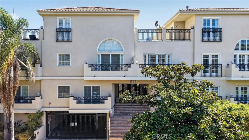 1820 Holmby Avenue #1 photo 30