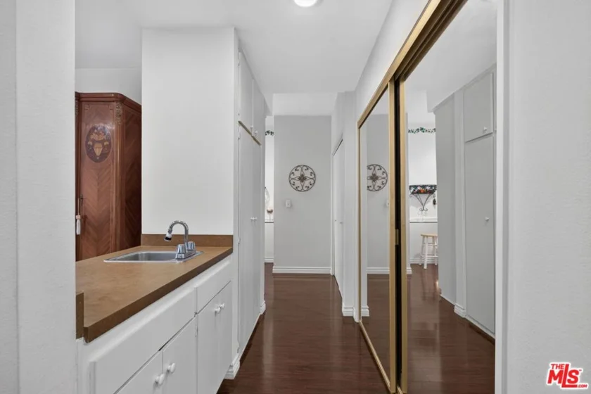 1944 Glendon Avenue #110 photo 8