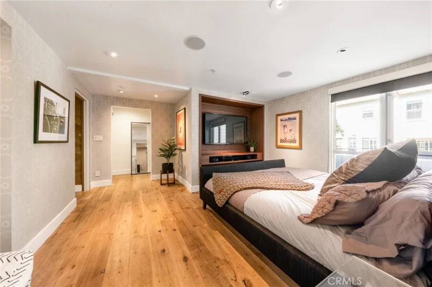 1037 N Laurel Avenue #11B photo 20