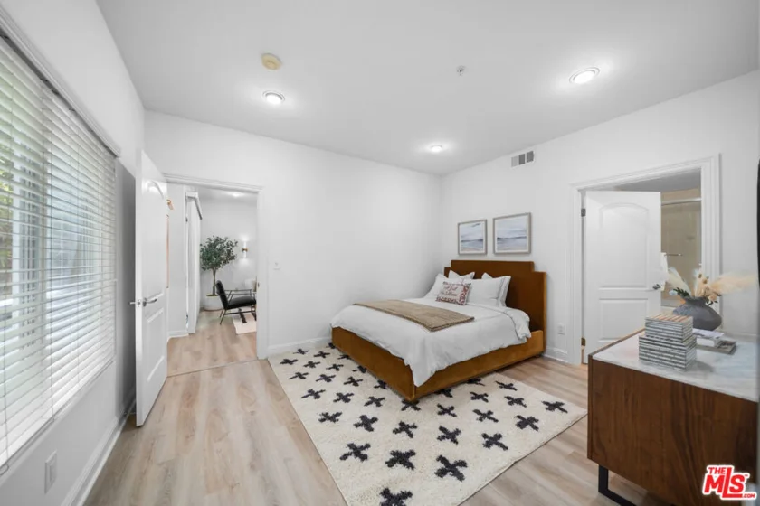 1128 S Serrano Avenue #104 photo 14