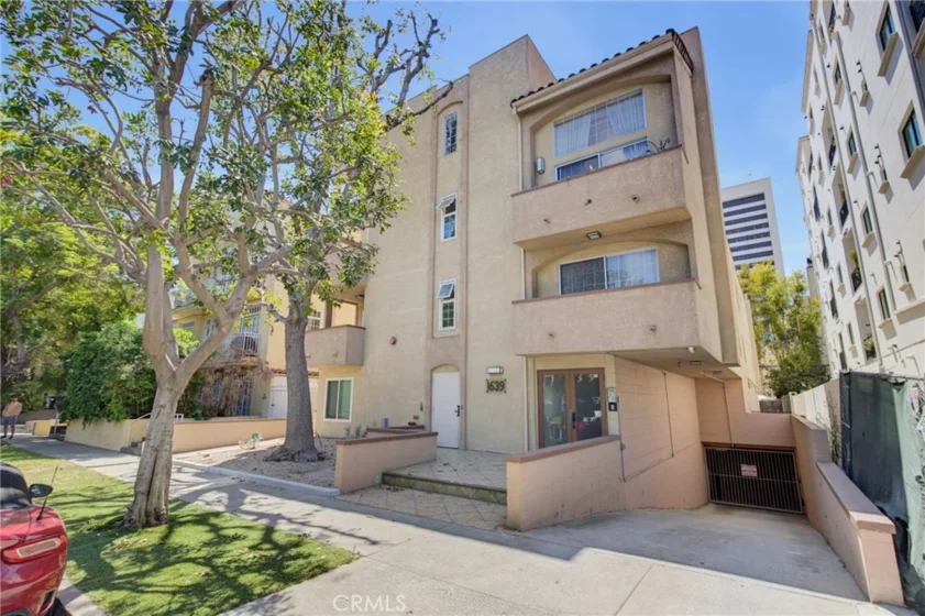 1639 Camden Avenue #301 photo 1