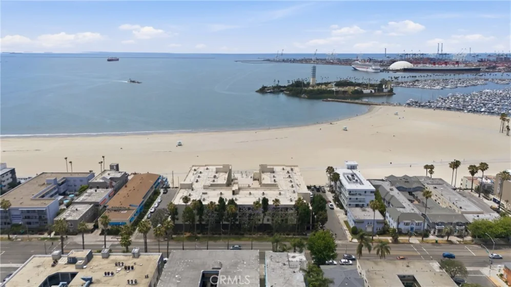 1140 E Ocean photo 47