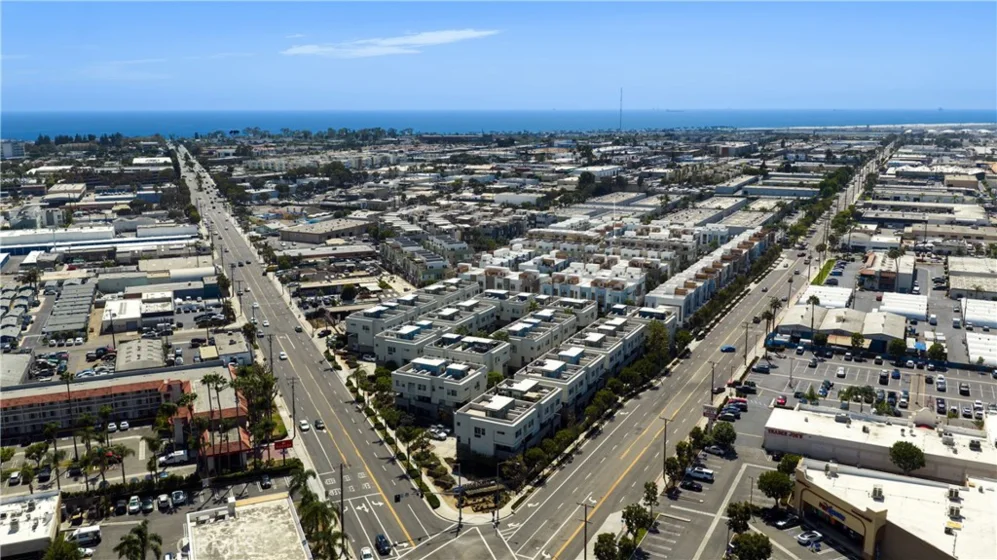 1675 Grand View photo 2