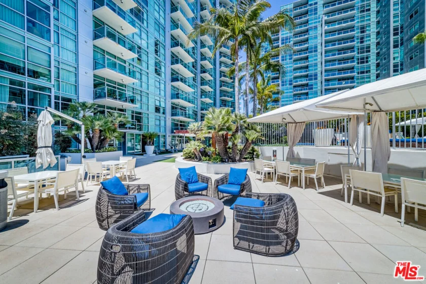 13700 Marina Pointe Drive #1018 photo 24
