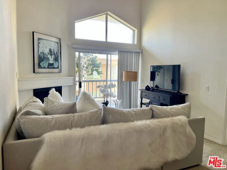 5535 Canoga Avenue #319 photo 2