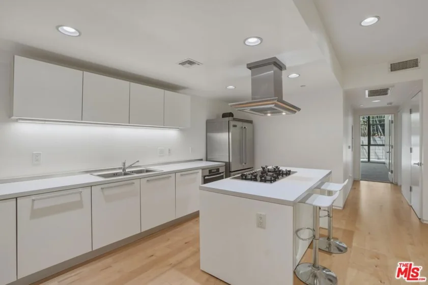 825 N Kings Road #1 photo 6