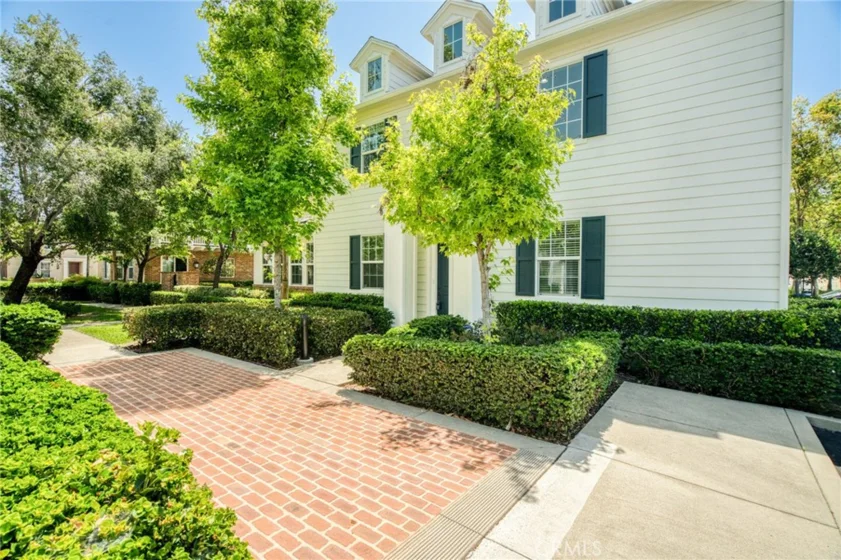 15247 Cambridge Street photo 3