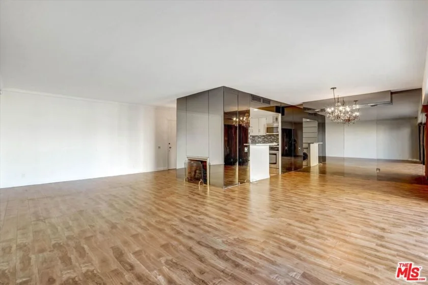 10450 Wilshire Boulevard #4F photo 8