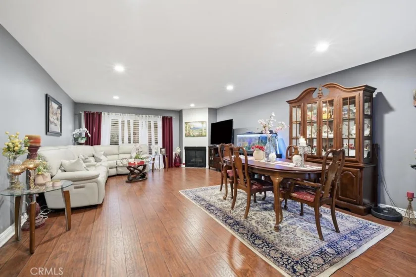 1236 N Columbus #11 photo 3