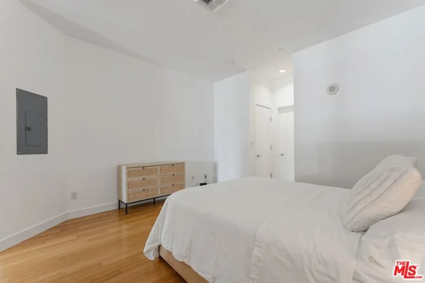 3810 Wilshire Boulevard #602 photo 28