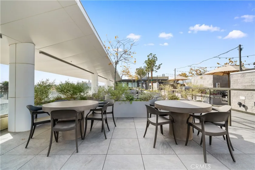 709 E Walnut Street #220 photo 10