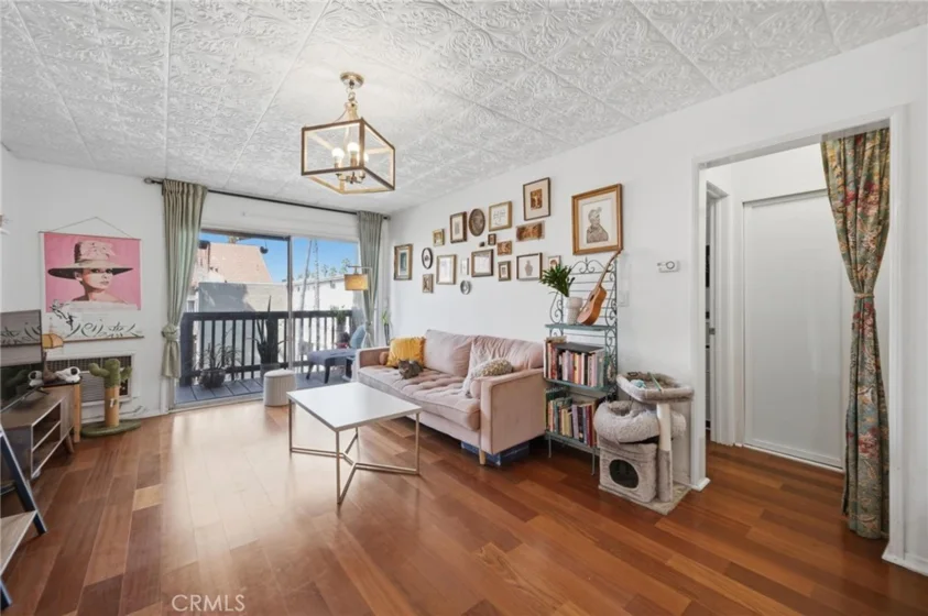 525 S Ardmore Avenue #320 photo 6