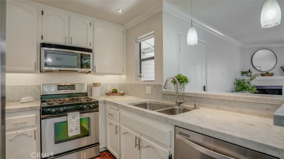 6063 Terrace photo 1