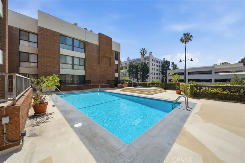 4477 Wilshire photo 33