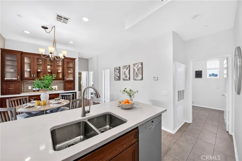 2256 Clark photo 21